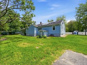 297 Whalom Rd, Lunenburg MA 01462
