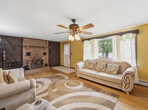 297 Whalom Rd, Lunenburg MA 01462
