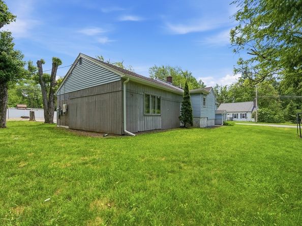 297 Whalom Rd, Lunenburg MA 01462