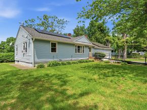 297 Whalom Rd, Lunenburg MA 01462