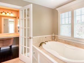 17 Saddle Ln, Hanover MA 02339