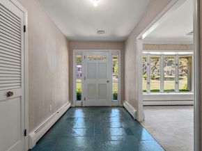 37 Driftwood Dr, Holden MA 01520
