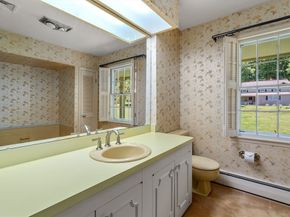 37 Driftwood Dr, Holden MA 01520