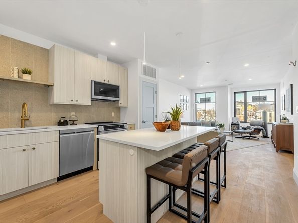 34 Oak Street 103, Boston MA 02136
