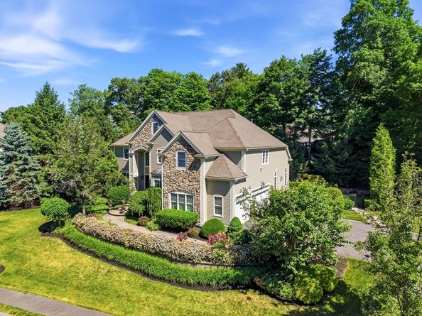 4 Shipley Ct, Middleton MA 01949