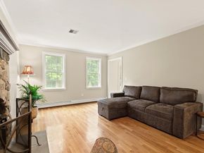 5 Winchester Rd, Medway MA 02053