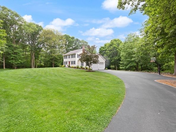 5 Winchester Rd, Medway MA 02053