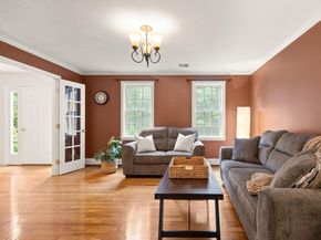 5 Winchester Rd, Medway MA 02053