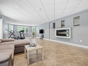 8 Janice Ave, North Reading MA 01864