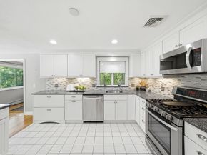 10 Richardson Cir, Saugus MA 01906