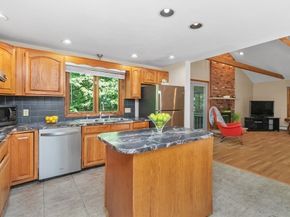 83 Tanglewood Dr, Stoughton MA 02072
