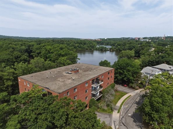 209 Riverview Ave 5, Newton MA 02466