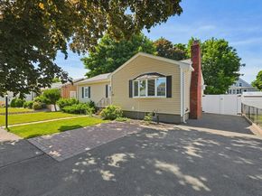 23 Kosciusko St, Peabody MA 01960