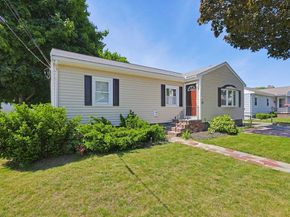 23 Kosciusko St, Peabody MA 01960