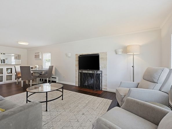 23 Kosciusko St, Peabody MA 01960