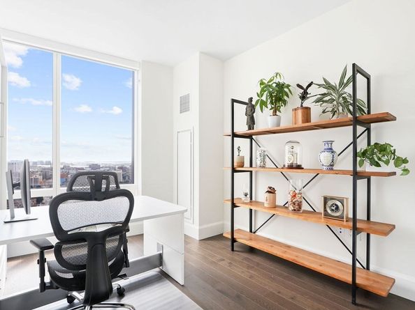 430 Stuart St 25H, Boston MA 02116