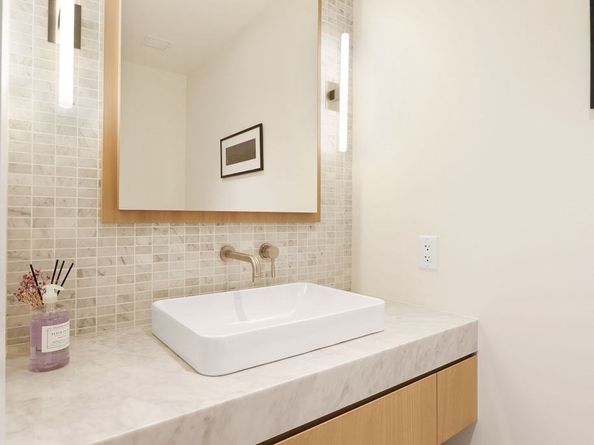 430 Stuart St 25H, Boston MA 02116