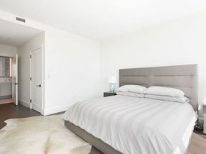 430 Stuart St 25H, Boston MA 02116