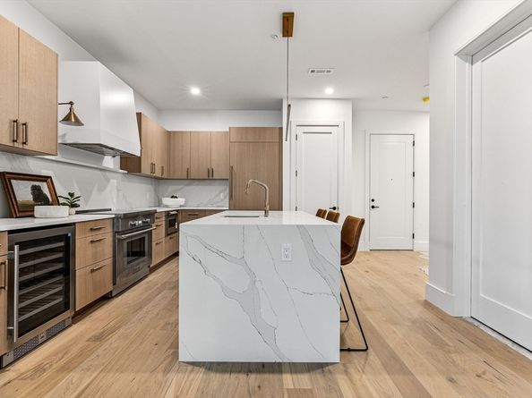 1114 Beacon St. 203, Newton MA 02641