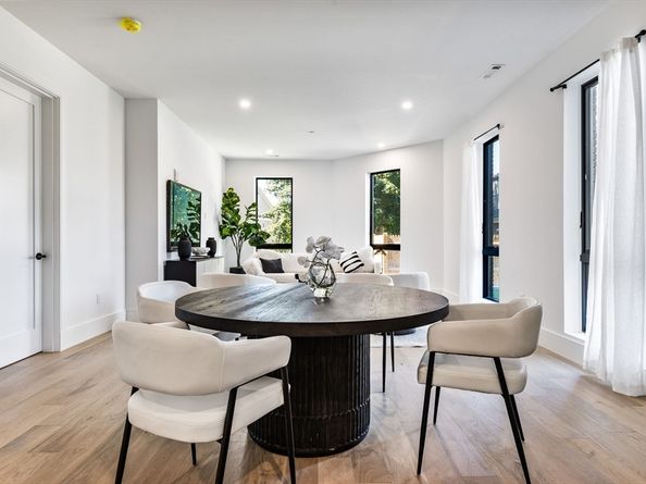 1114 Beacon St. 203, Newton MA 02641