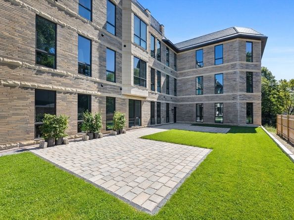 1114 Beacon St. 203, Newton MA 02641