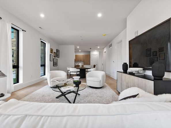 1114 Beacon St. 203, Newton MA 02641