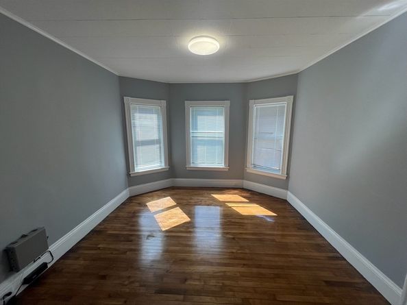 3 Mildred Ave, Worcester MA 01603