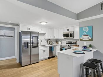 115 W 7th St