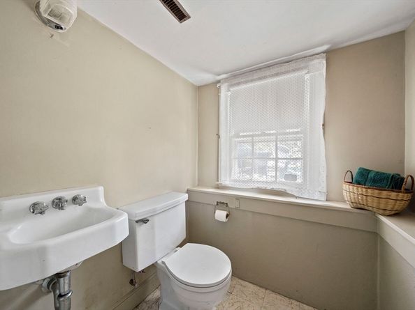 103 King Philip St, Weymouth MA 02190
