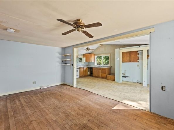 44 Lake Shore Dr, Middleboro MA 02346