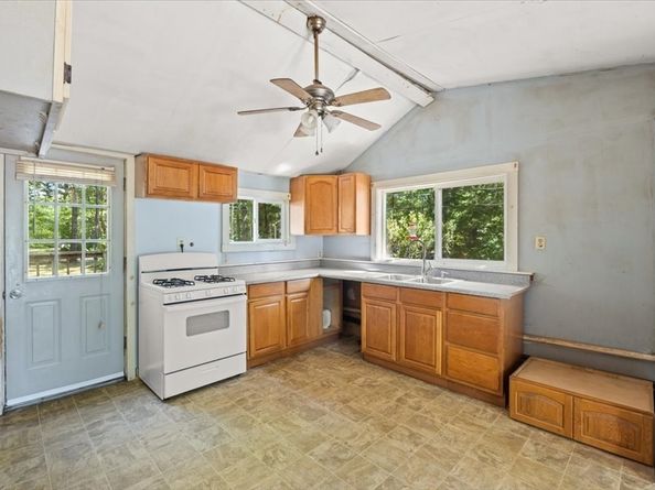 44 Lake Shore Dr, Middleboro MA 02346
