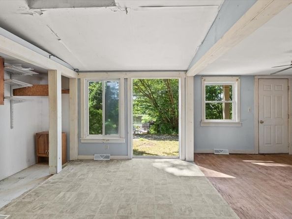 44 Lake Shore Dr, Middleboro MA 02346