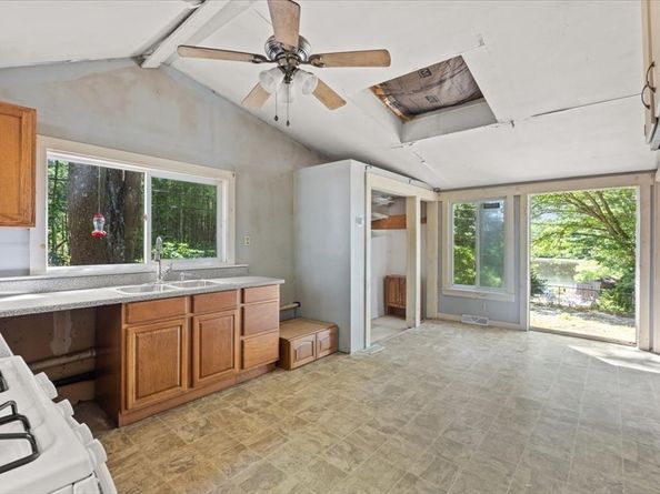 44 Lake Shore Dr, Middleboro MA 02346