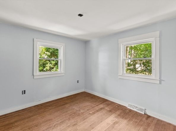44 Lake Shore Dr, Middleboro MA 02346