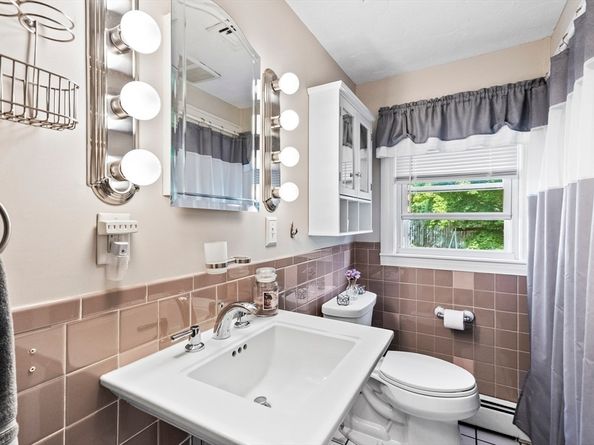 64 Millbury Ave, Millbury MA 01527