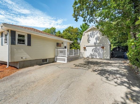 64 Millbury Ave, Millbury MA 01527