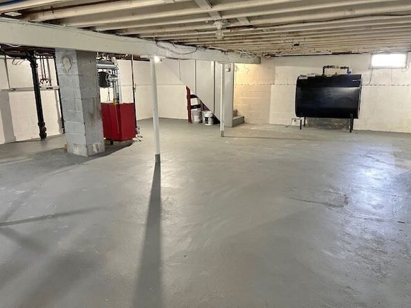 77 Vezina St, Leominster MA 01453