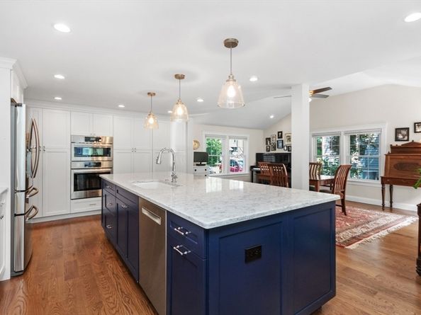 113 Farnum Rd, Waltham MA 02453