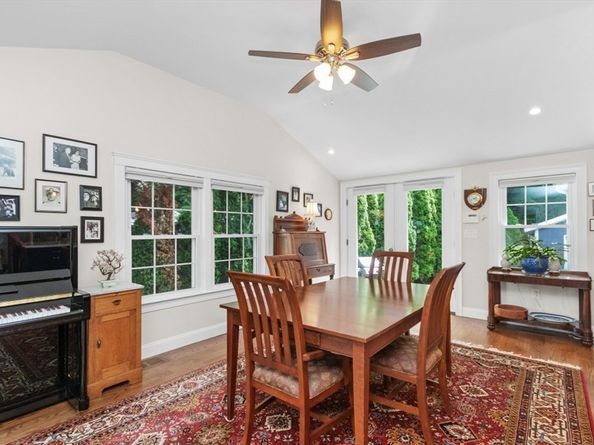 113 Farnum Rd, Waltham MA 02453