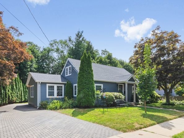 113 Farnum Rd, Waltham MA 02453