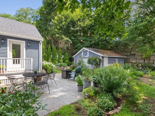 113 Farnum Rd, Waltham MA 02453