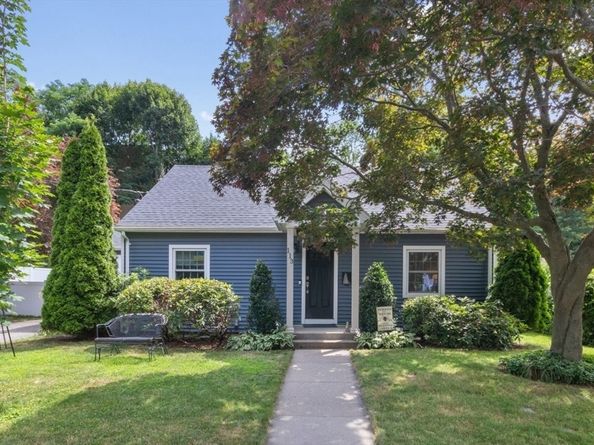 113 Farnum Rd, Waltham MA 02453