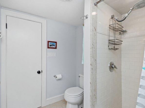 113 Farnum Rd, Waltham MA 02453