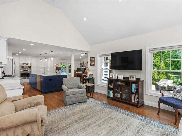 113 Farnum Rd, Waltham MA 02453