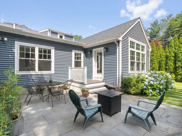 113 Farnum Rd, Waltham MA 02453