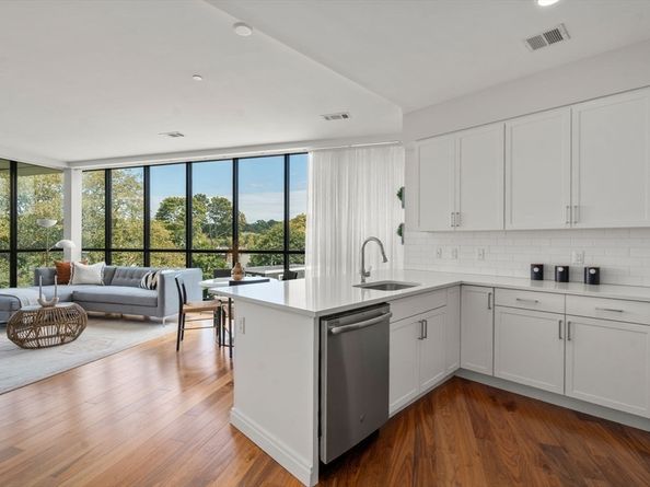 3531 Washington  Street 411, Boston MA 02130
