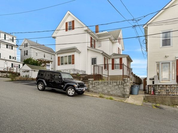 1 Alpine Ct, Gloucester MA 01930