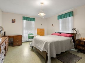 1 Alpine Ct, Gloucester MA 01930