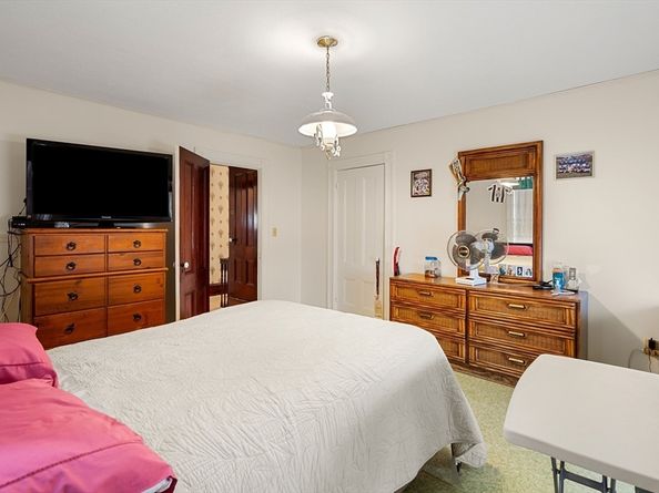 1 Alpine Ct, Gloucester MA 01930