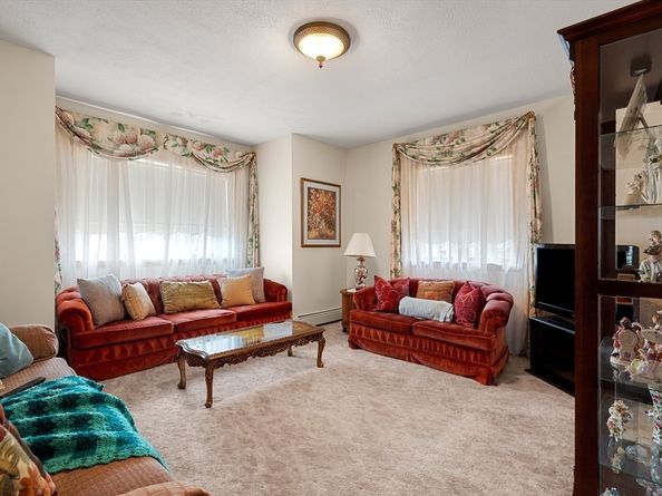 1 Alpine Ct, Gloucester MA 01930